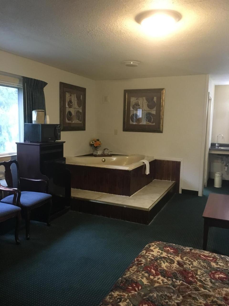 ויסקונסין ראפידס Rapids Inn & Suites מראה חיצוני תמונה
