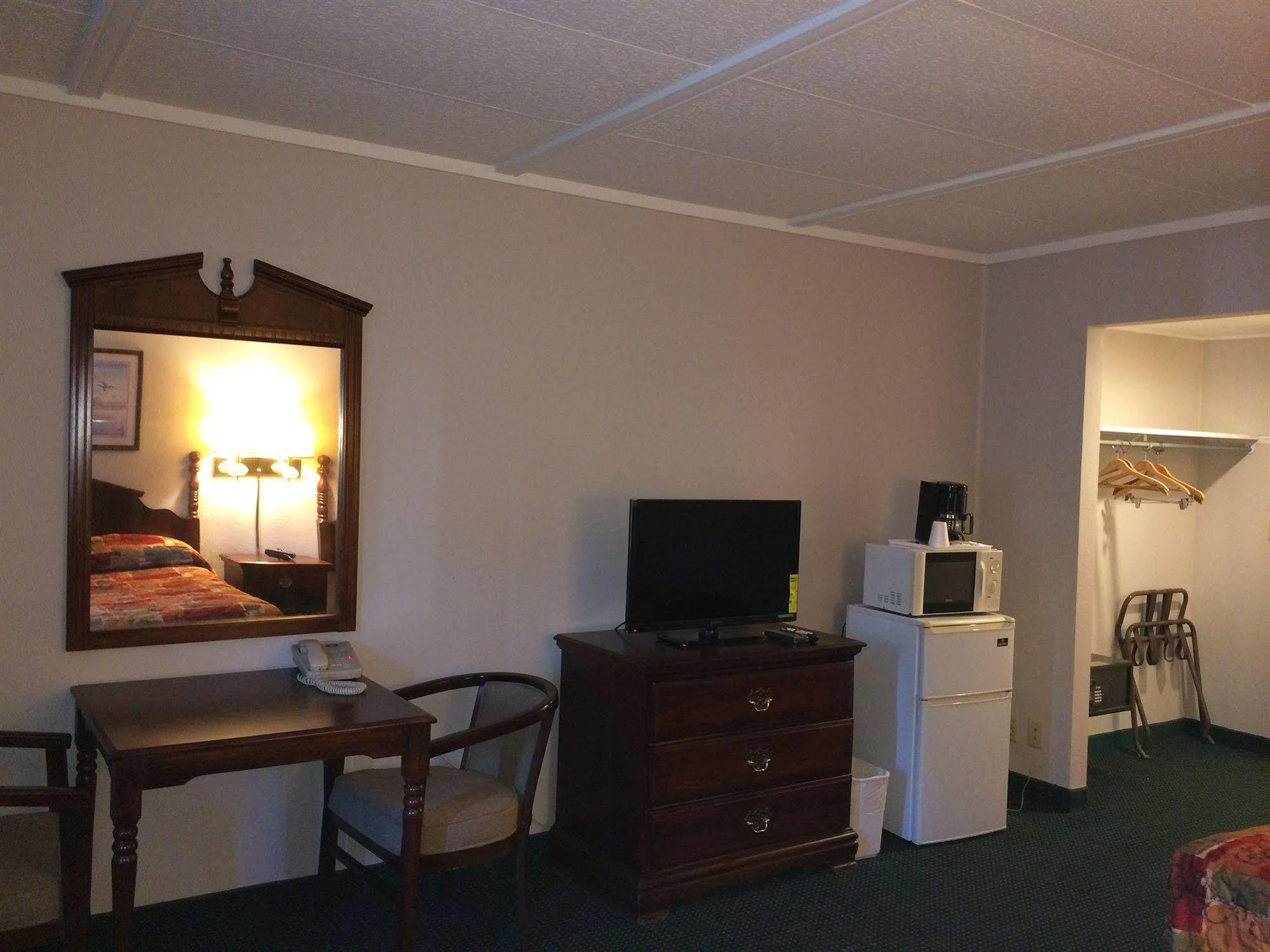 ויסקונסין ראפידס Rapids Inn & Suites מראה חיצוני תמונה