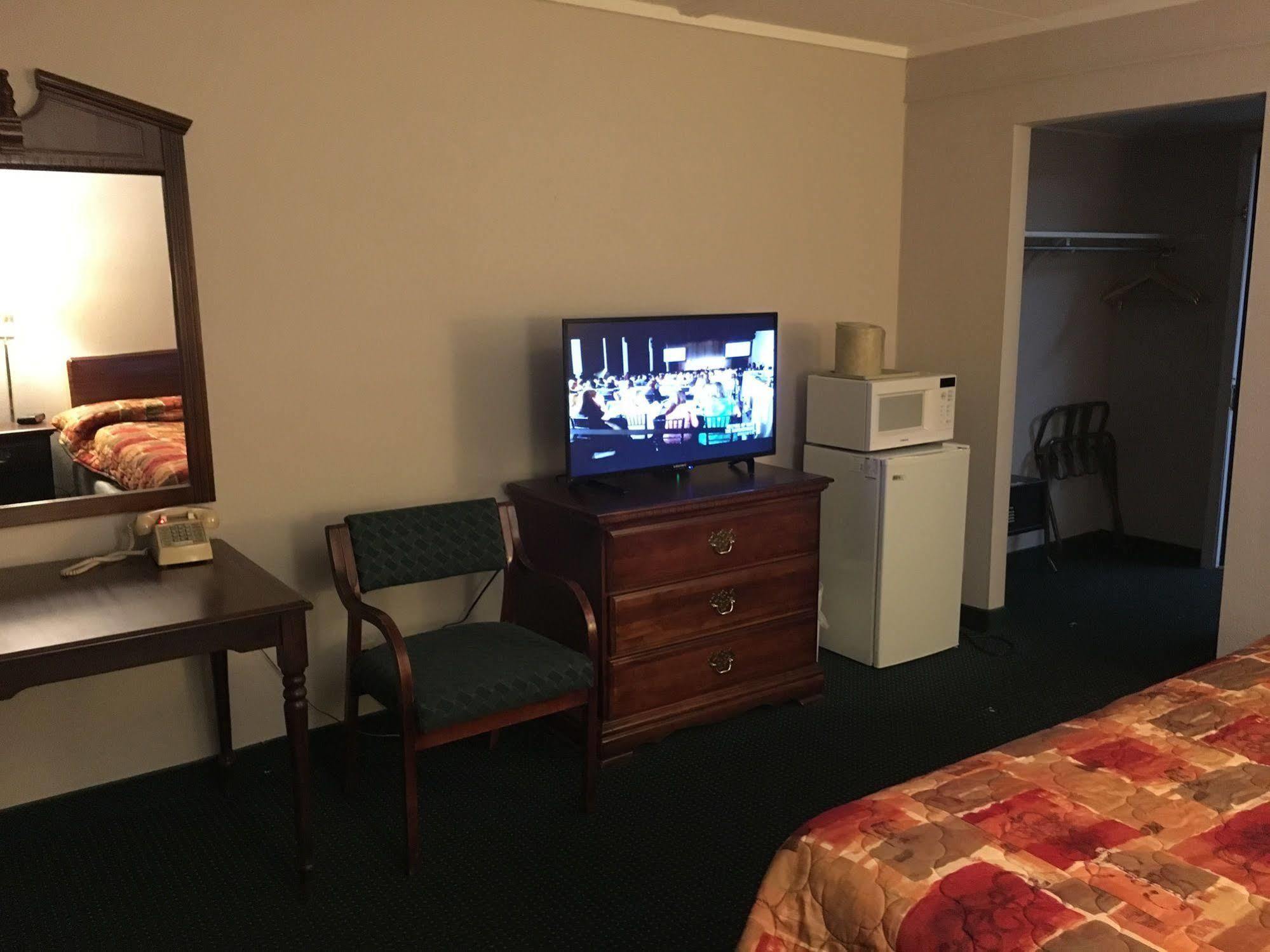 ויסקונסין ראפידס Rapids Inn & Suites מראה חיצוני תמונה