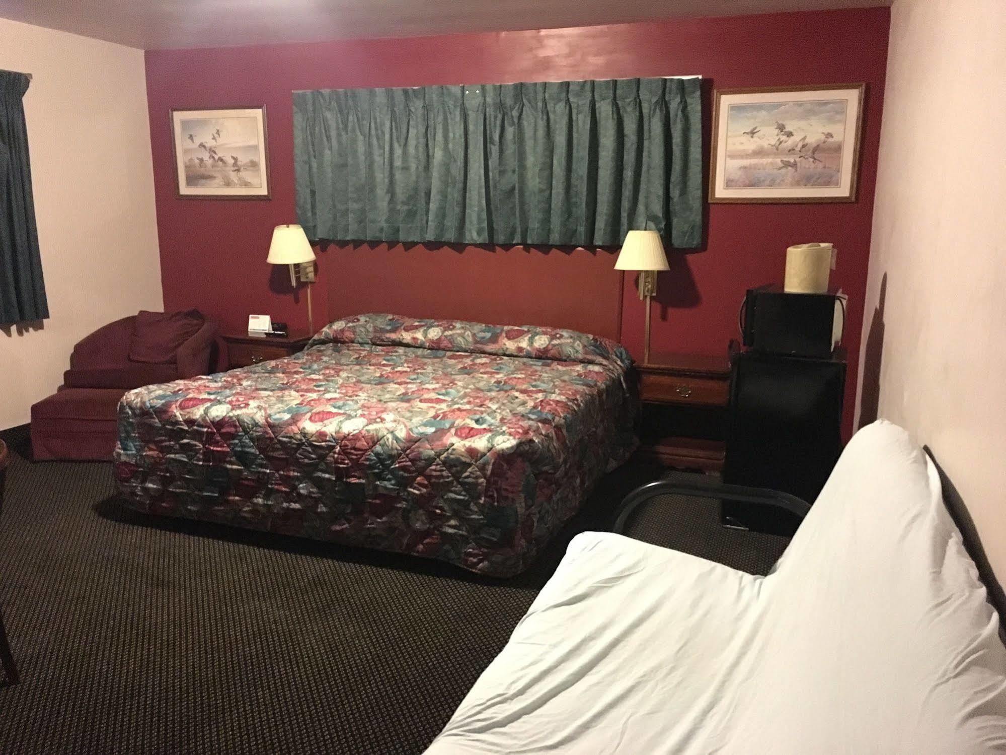 ויסקונסין ראפידס Rapids Inn & Suites מראה חיצוני תמונה