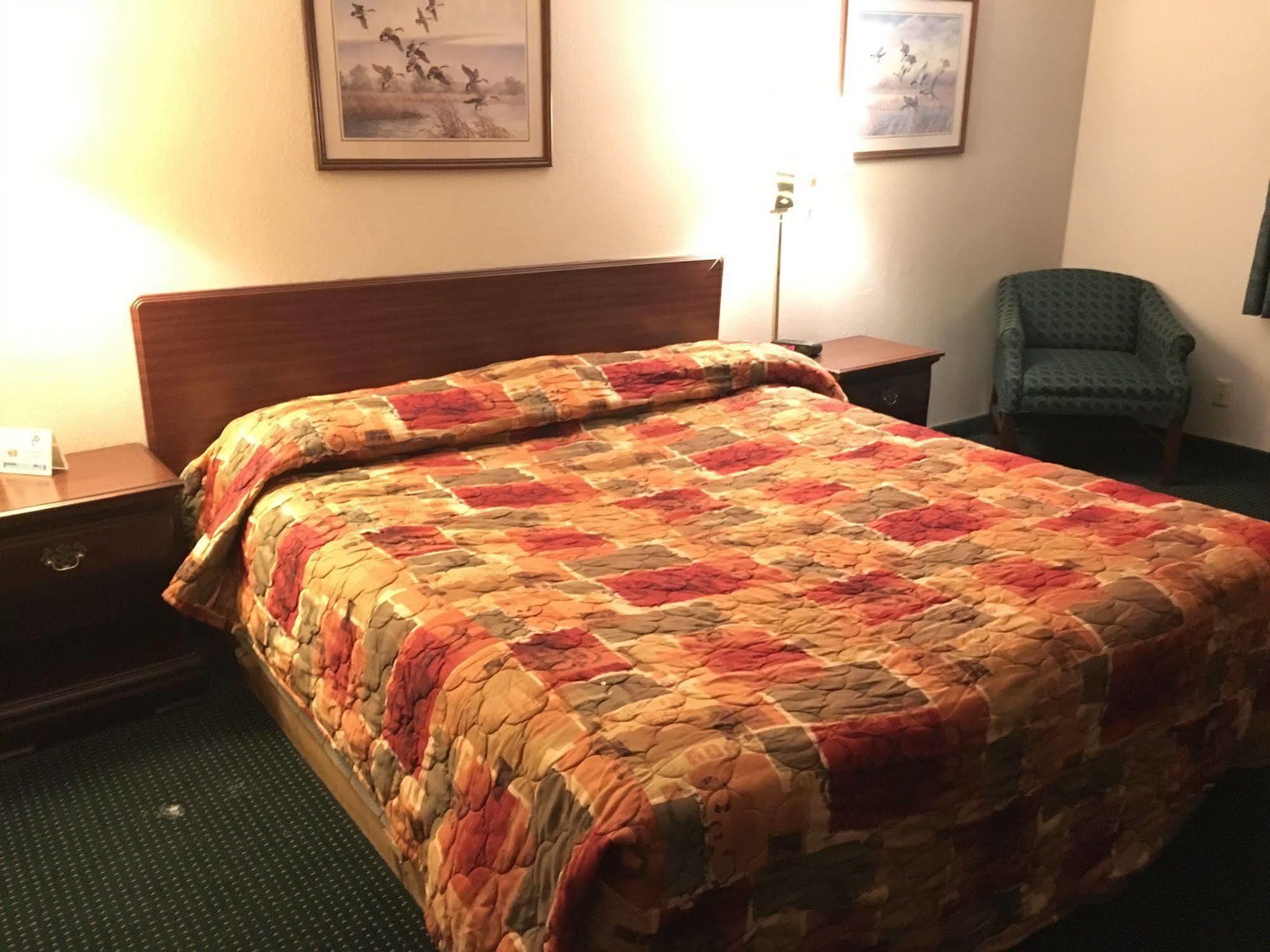 ויסקונסין ראפידס Rapids Inn & Suites מראה חיצוני תמונה
