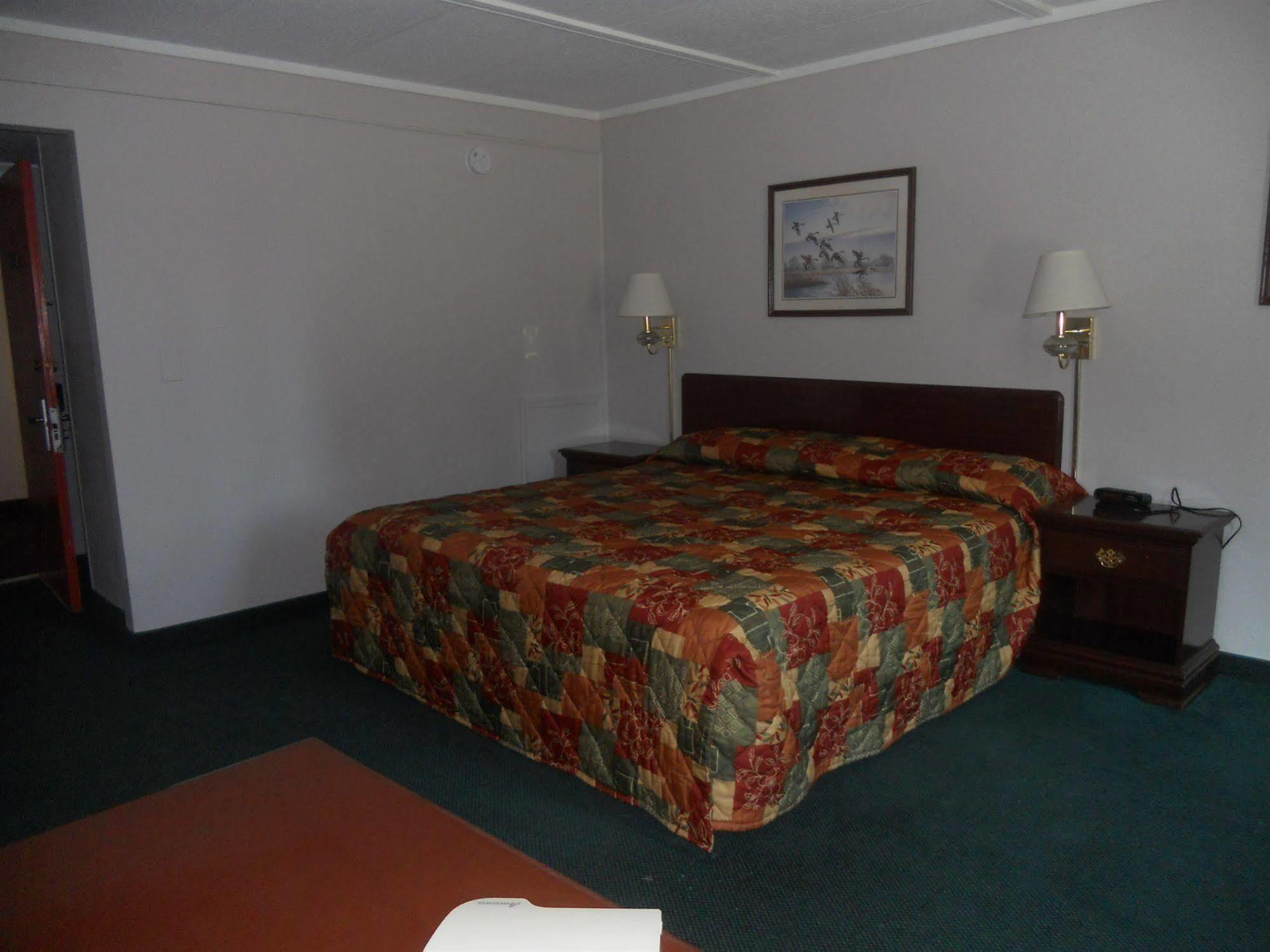 ויסקונסין ראפידס Rapids Inn & Suites מראה חיצוני תמונה