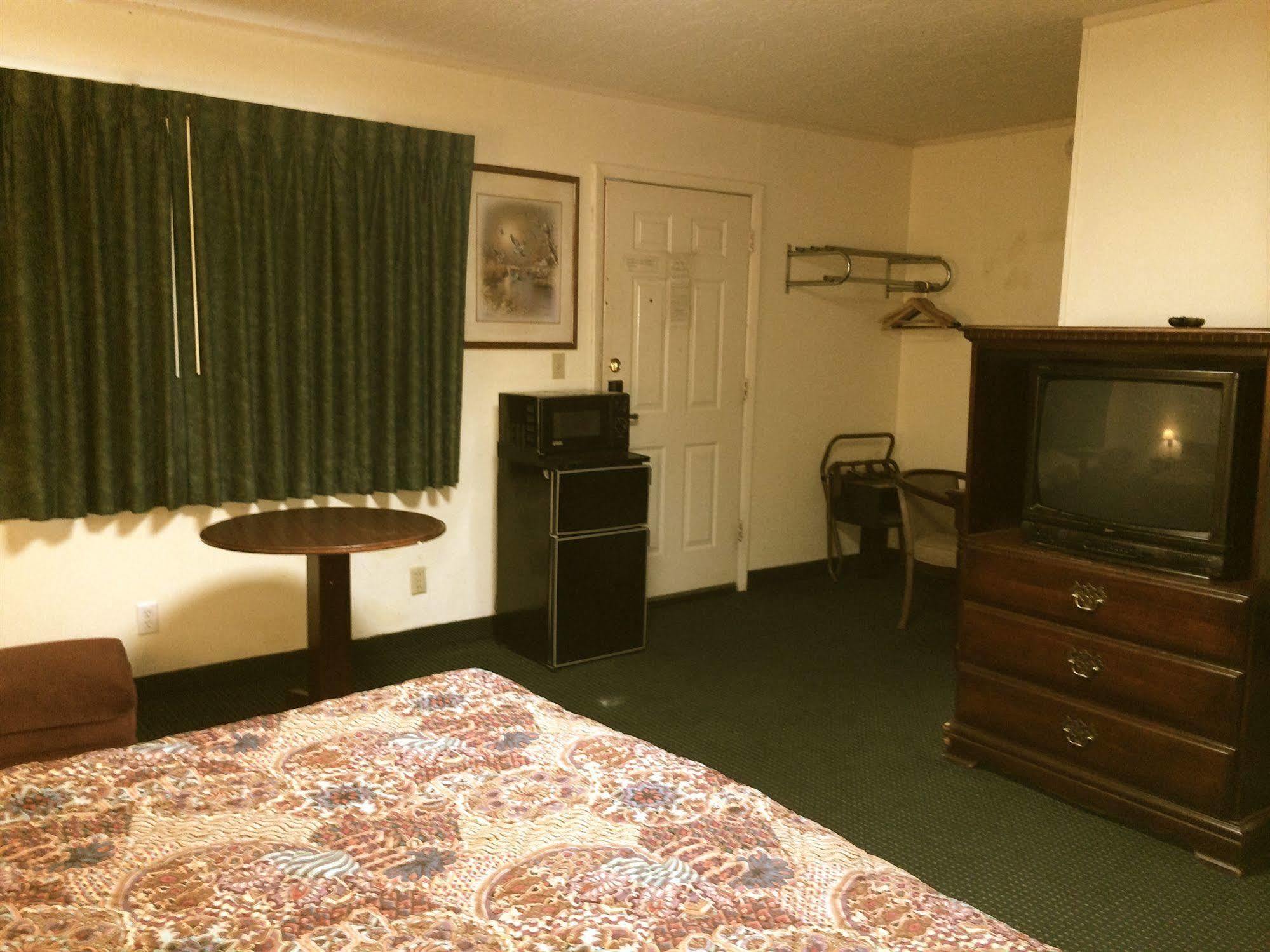 ויסקונסין ראפידס Rapids Inn & Suites מראה חיצוני תמונה
